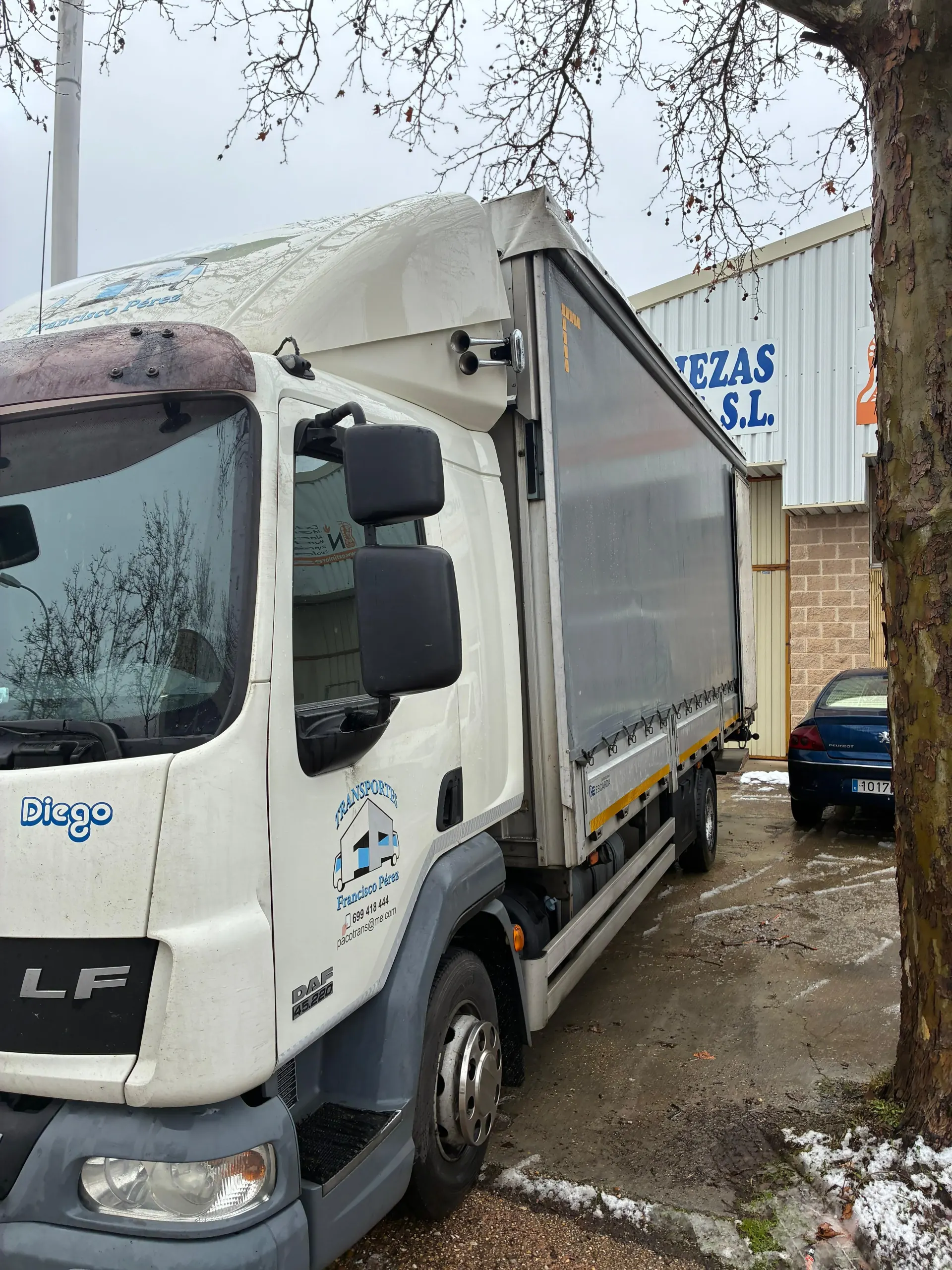 Camión TRANSCOVALL lateral, flota propia en Valladolid